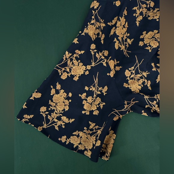 Short Sleeve Black Floral Design Dress - Picture 4 of 4